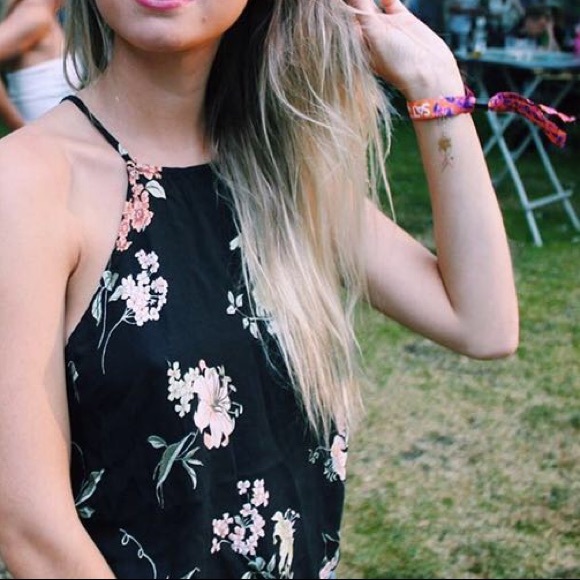 Brandy Melville Tops - BRANDY MELVILLE black kiara tank